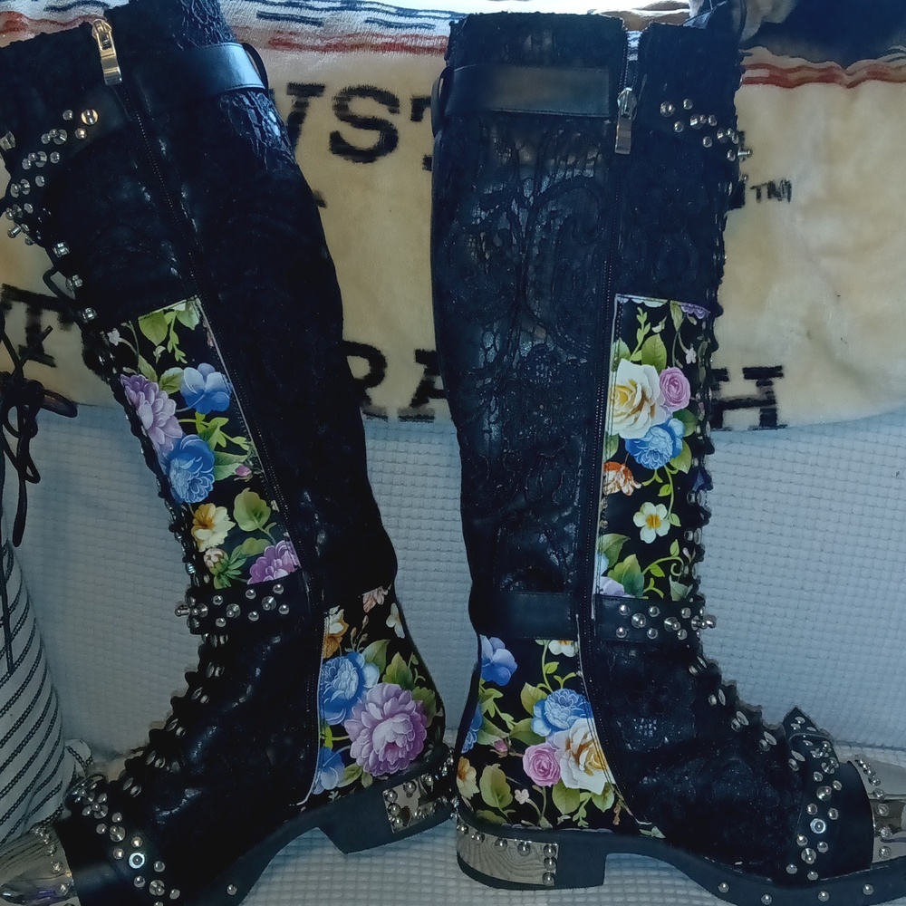 Boots - Picture 2 of 7